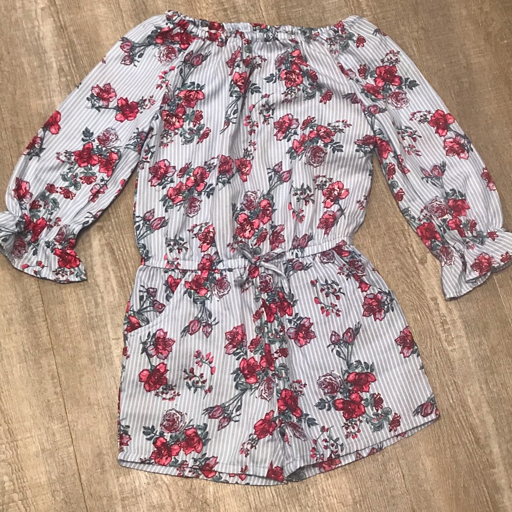 Girls size 6X pin-stripped floral jumper.